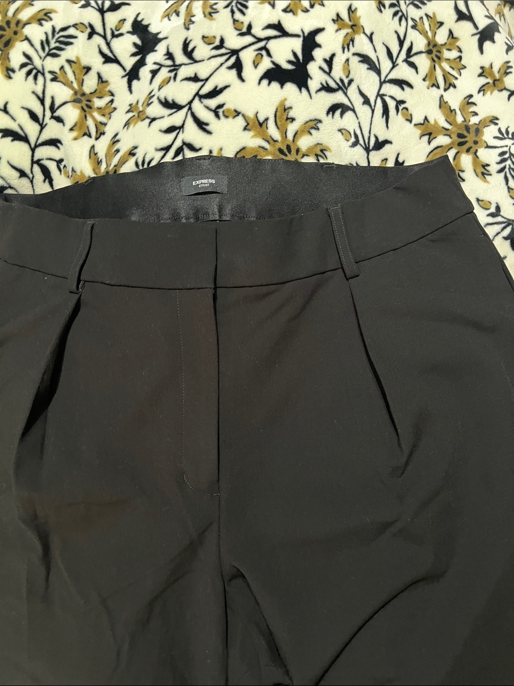 Express Black women’s Pleated Dress Pants